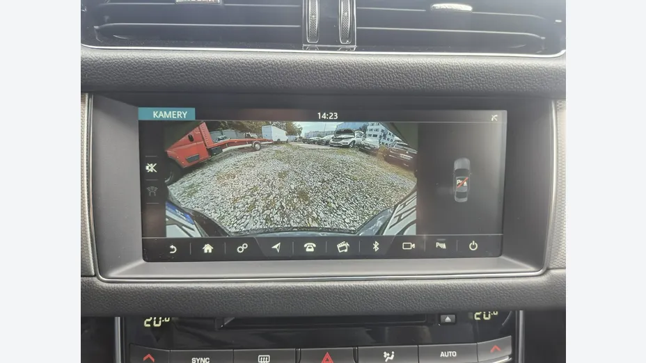 JAGUAR XF -