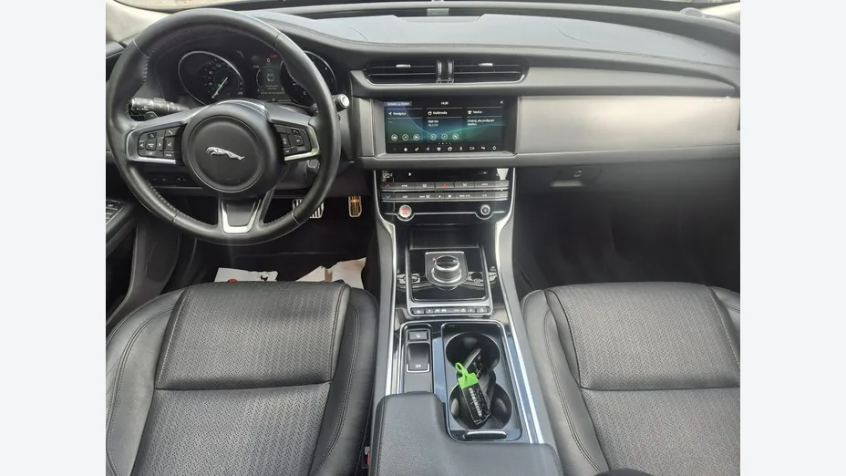 JAGUAR XF -