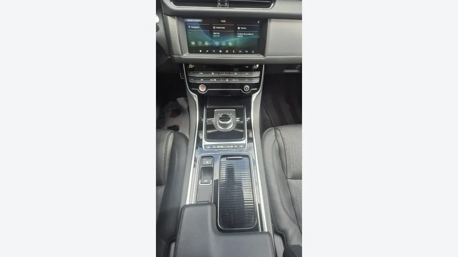 JAGUAR XF -