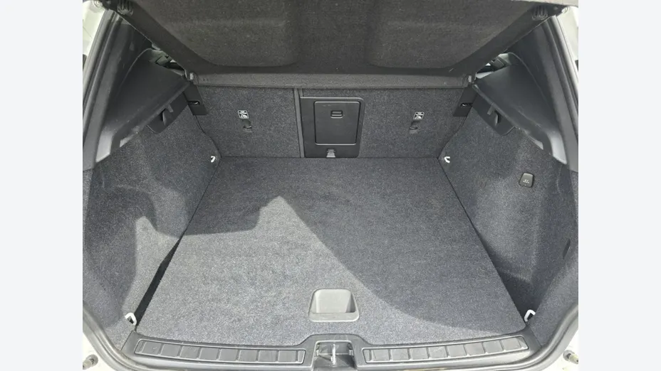 VOLVO XC40 -