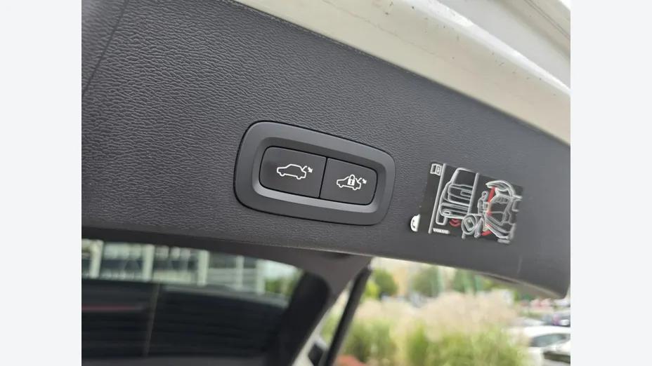 VOLVO XC40 -