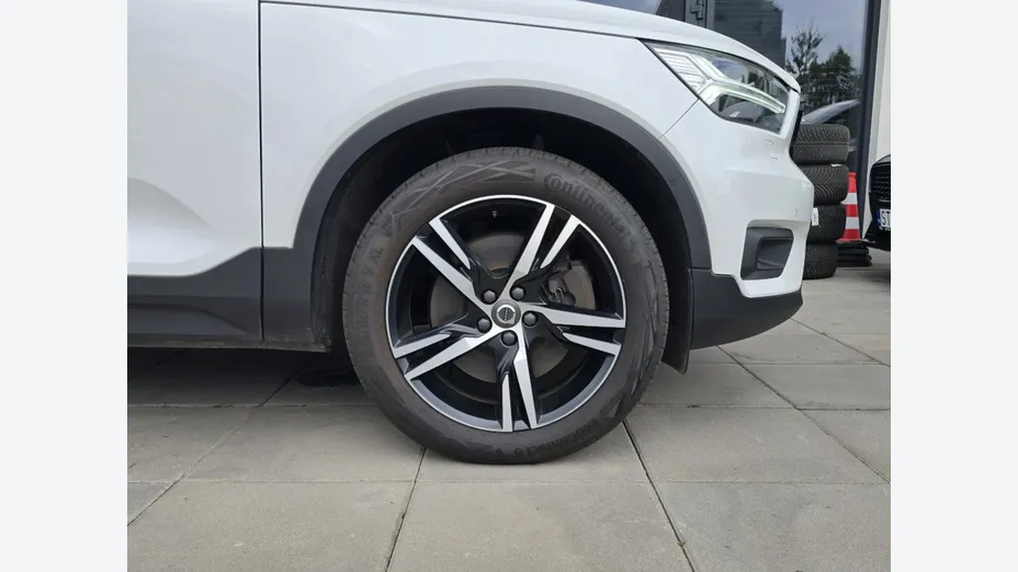 VOLVO XC40 -