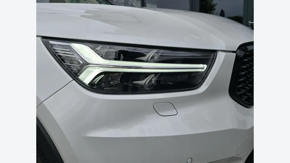 VOLVO XC40 -