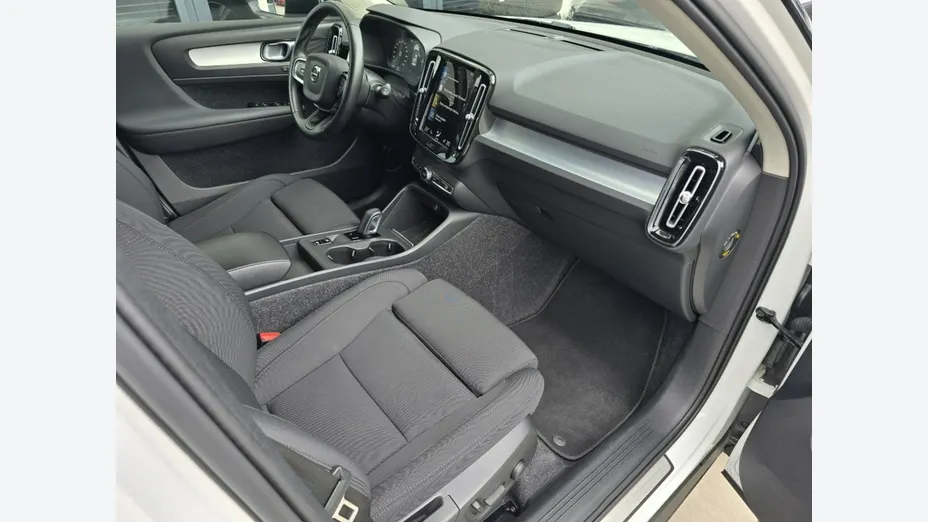 VOLVO XC40 -