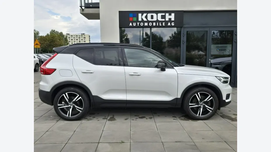 VOLVO XC40 -