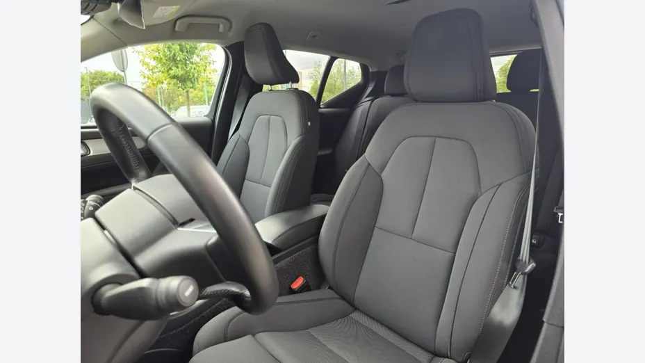 VOLVO XC40 -