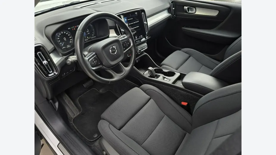 VOLVO XC40 -