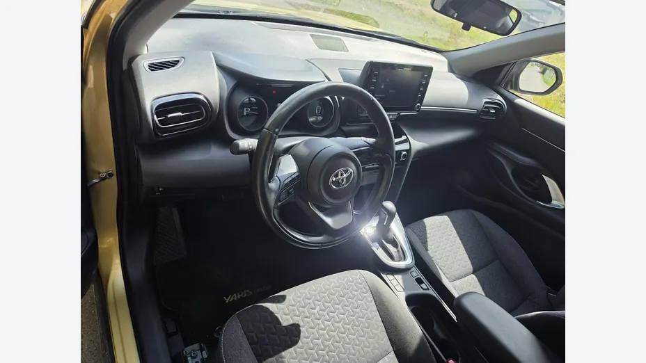 TOYOTA Yaris Cross -