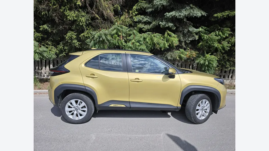 TOYOTA Yaris Cross -