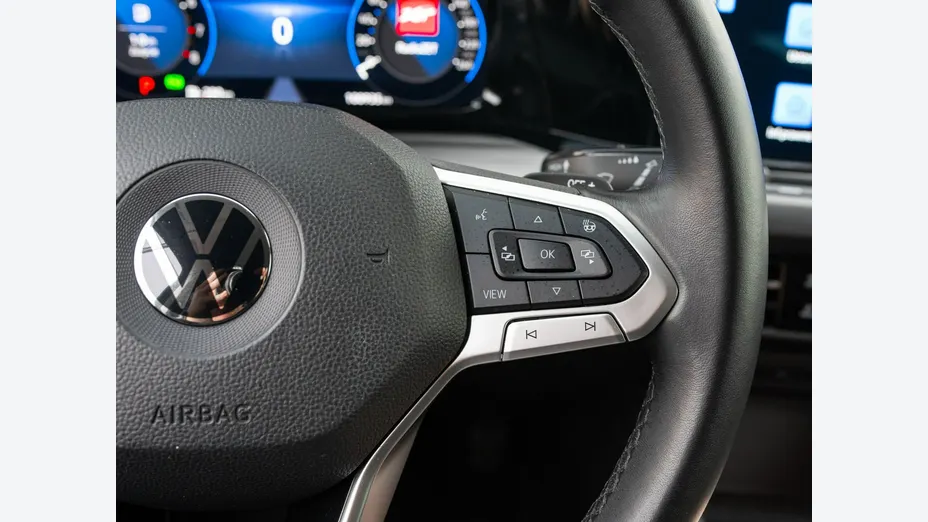 VOLKSWAGEN Golf -