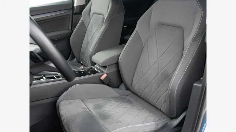 VOLKSWAGEN Golf -