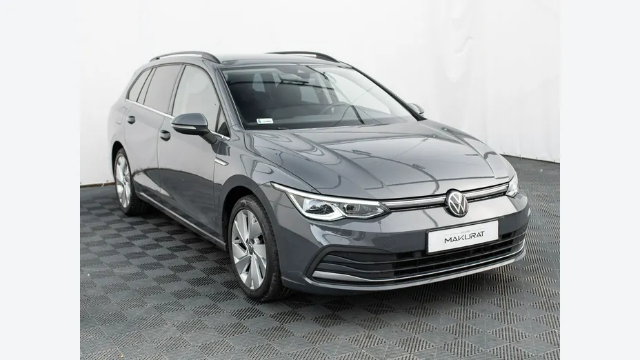 VOLKSWAGEN Golf -
