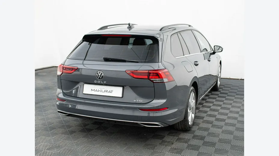 VOLKSWAGEN Golf -