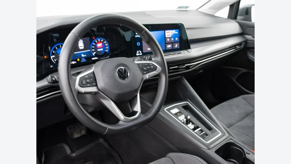 VOLKSWAGEN Golf -