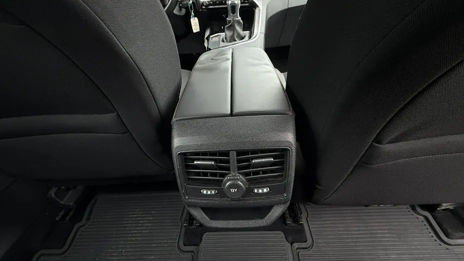 PEUGEOT 3008 -
