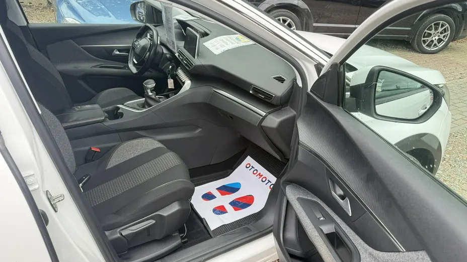 PEUGEOT 3008 -