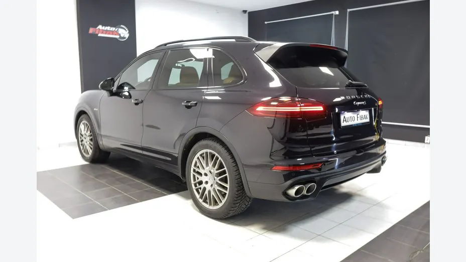 PORSCHE Cayenne -