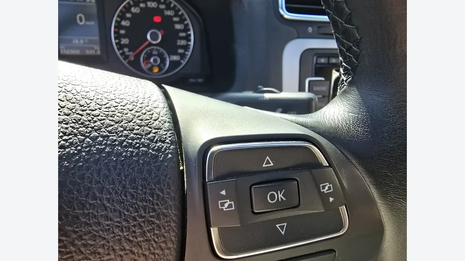 VOLKSWAGEN Eos -