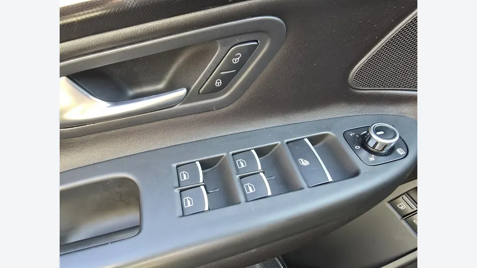 VOLKSWAGEN Eos -