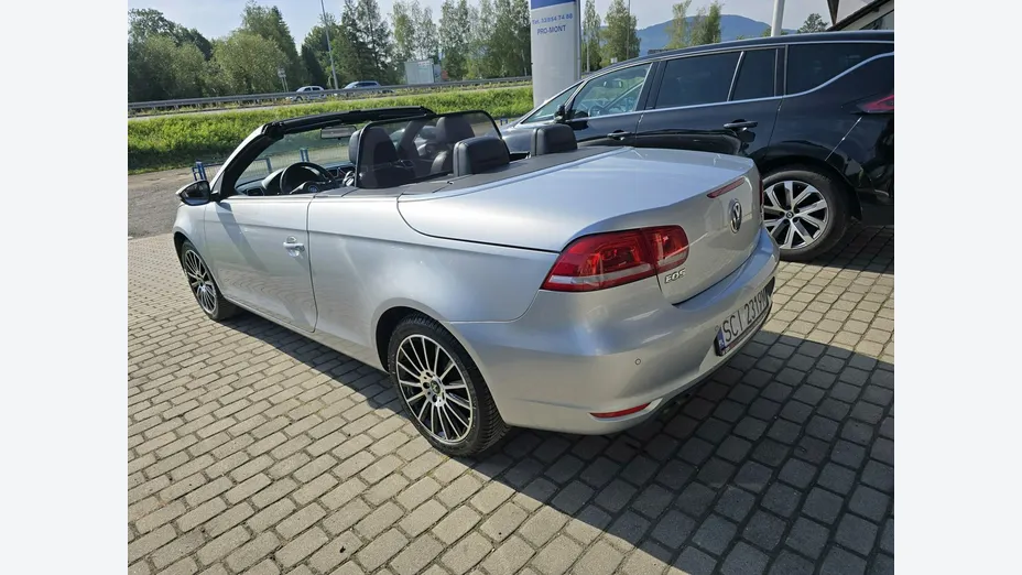 VOLKSWAGEN Eos -