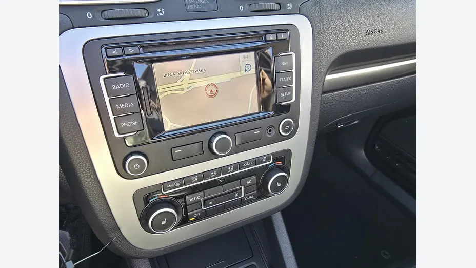 VOLKSWAGEN Eos -