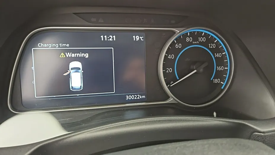 NISSAN Leaf -