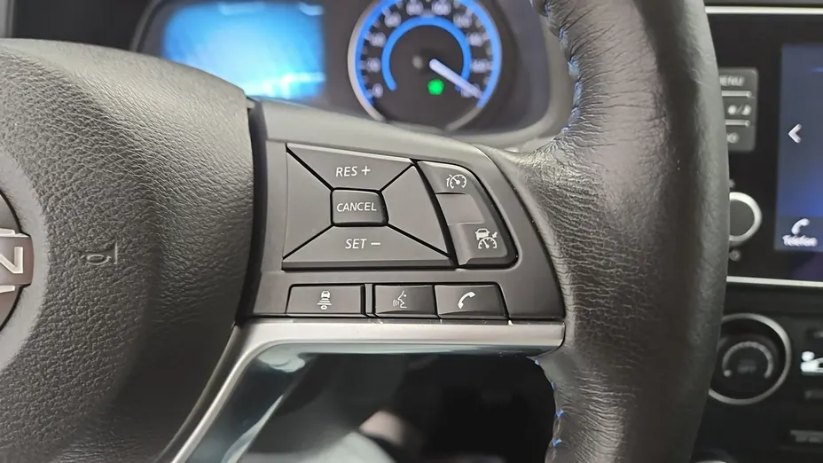 NISSAN Leaf -