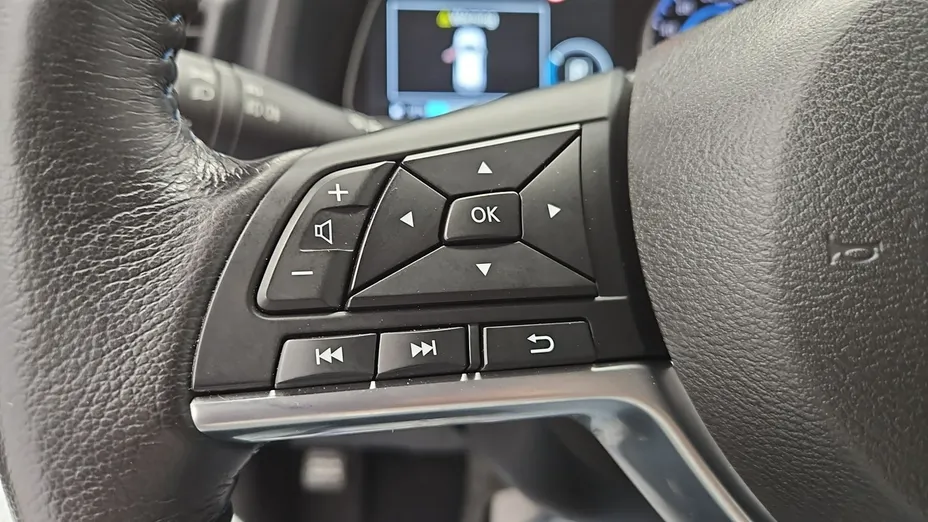 NISSAN Leaf -
