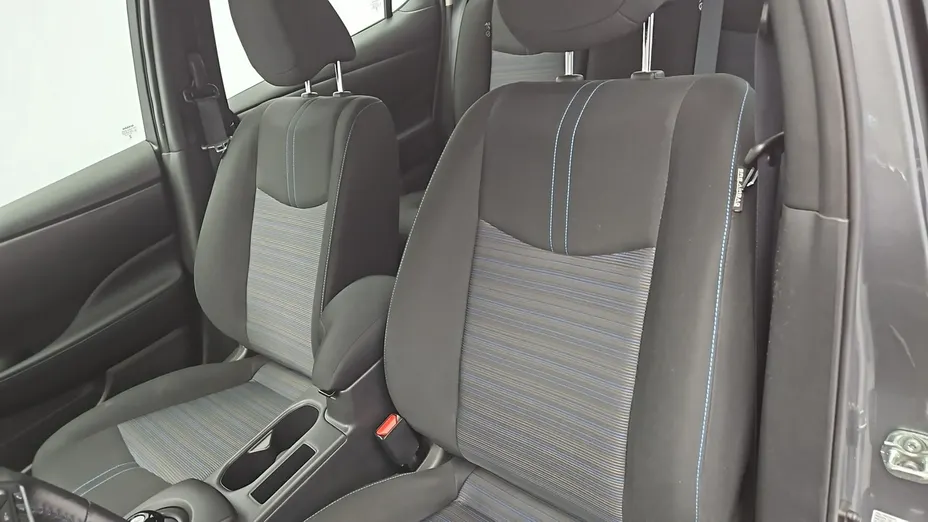 NISSAN Leaf -