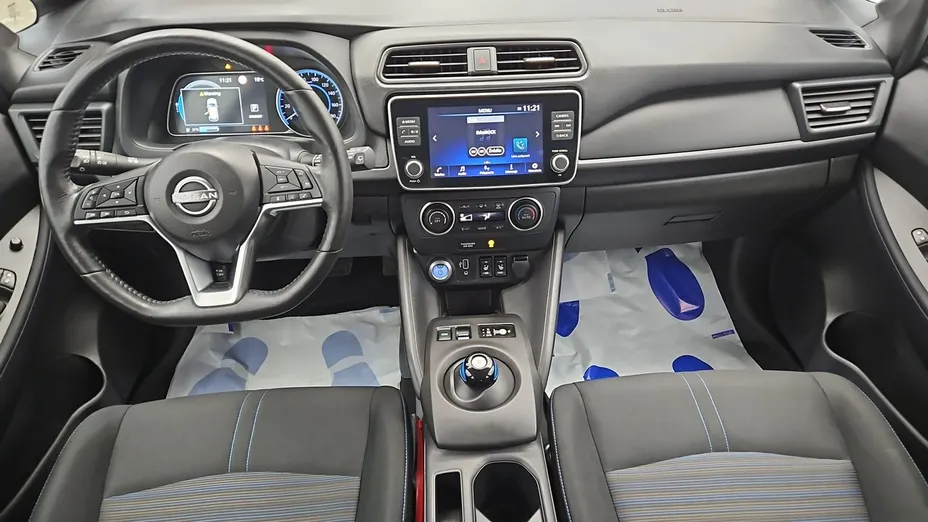 NISSAN Leaf -