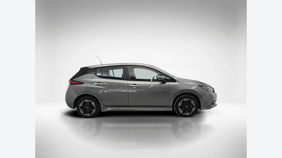 NISSAN Leaf -