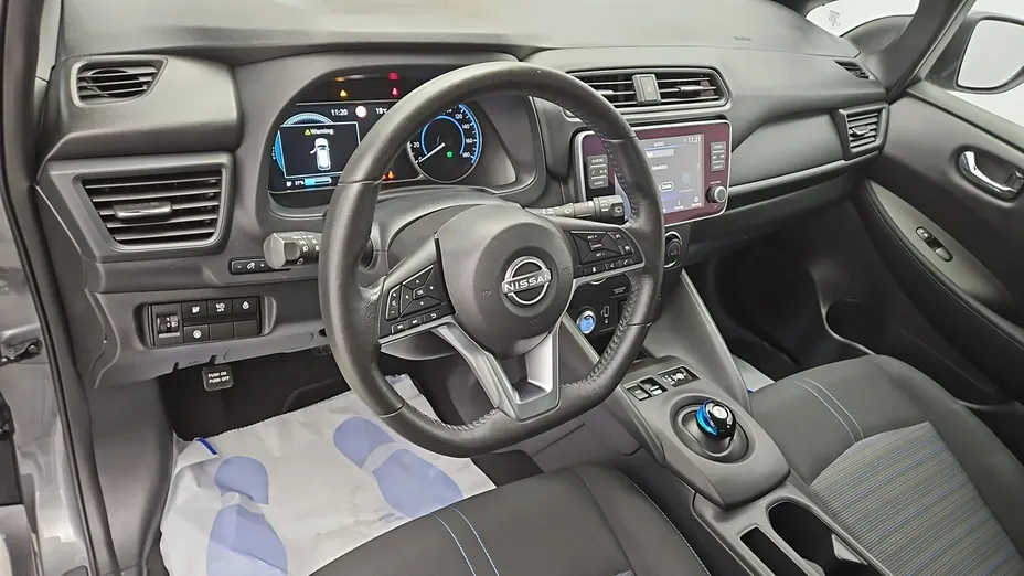 NISSAN Leaf -