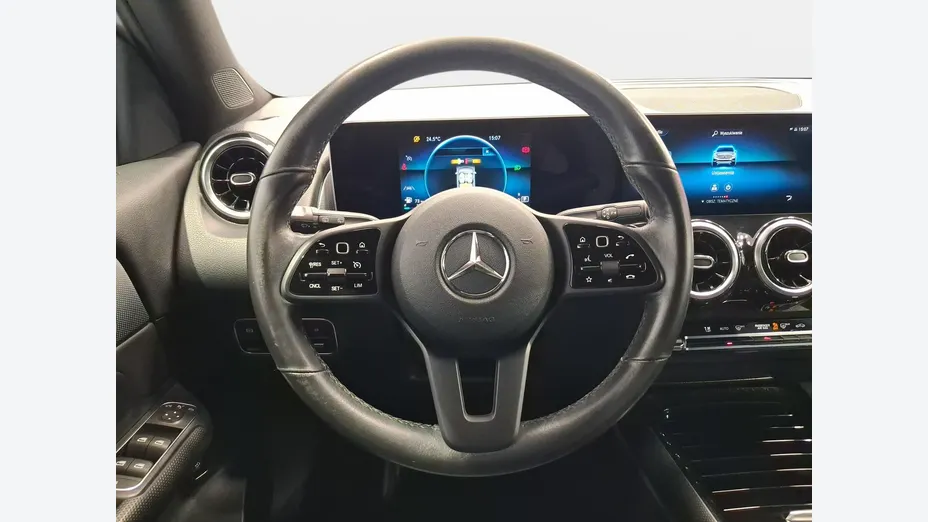 MERCEDES-BENZ GLB -