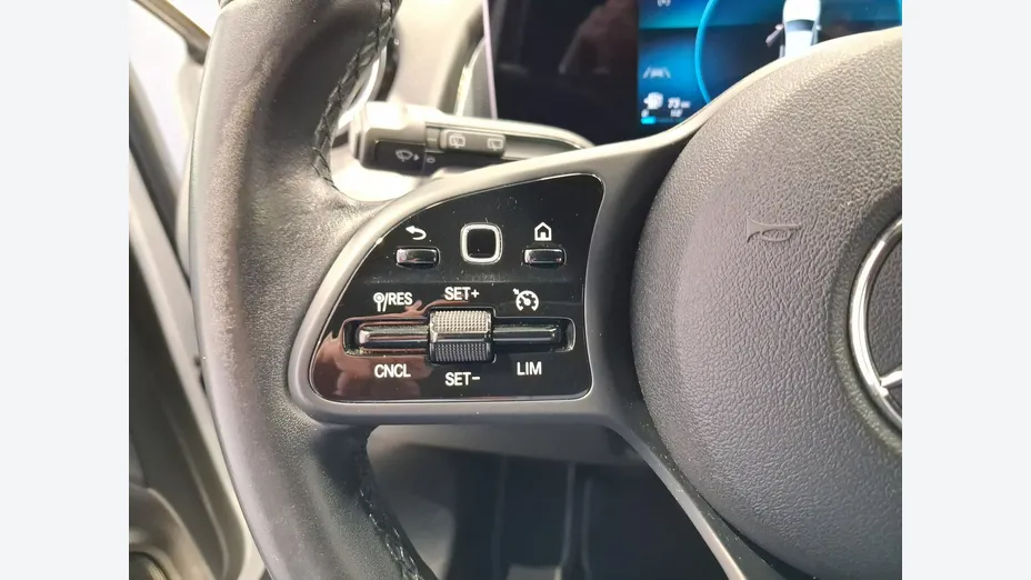 MERCEDES-BENZ GLB -
