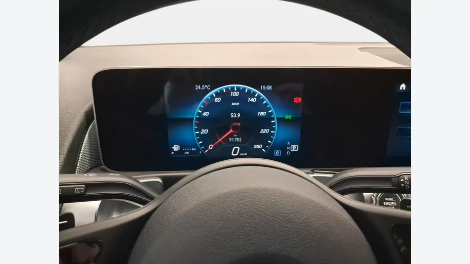MERCEDES-BENZ GLB -
