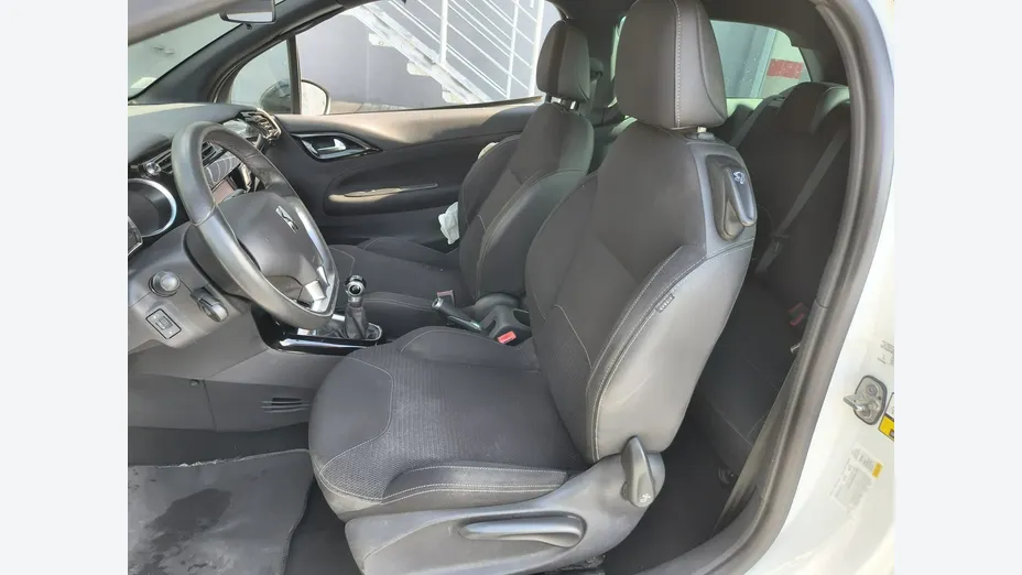 CITROEN DS3 -