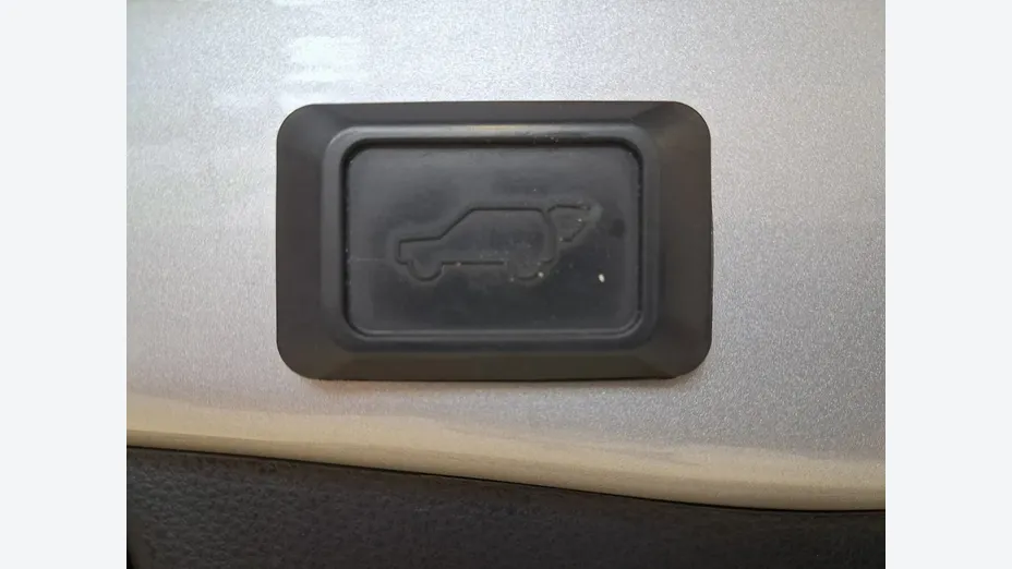 TOYOTA RAV4 -