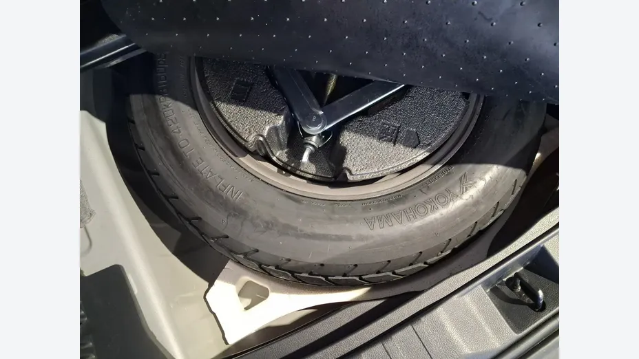 TOYOTA RAV4 -