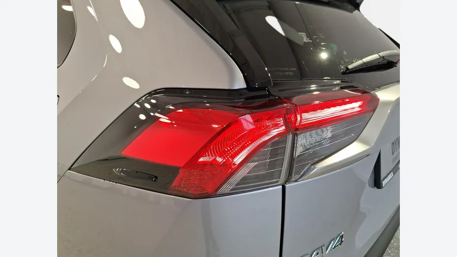 TOYOTA RAV4 -