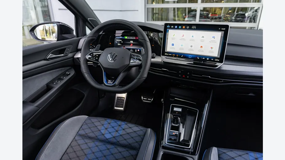 VOLKSWAGEN Golf -