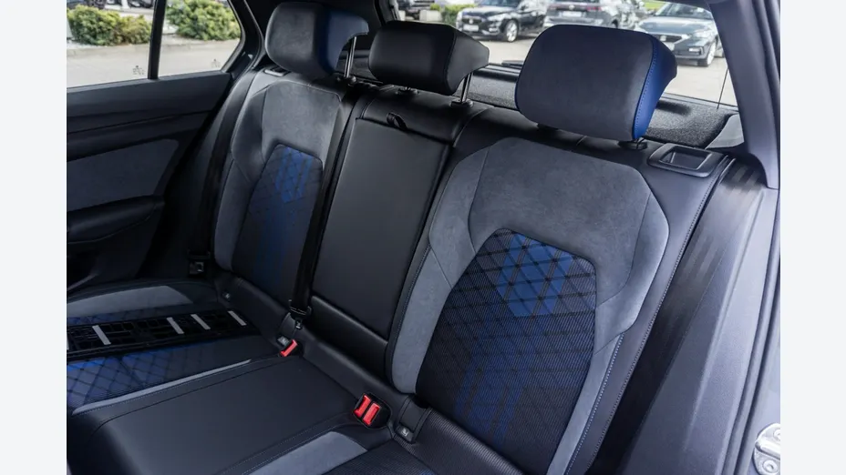 VOLKSWAGEN Golf -