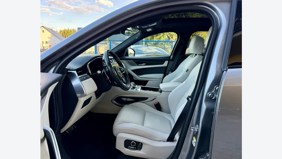 JAGUAR F-Pace -