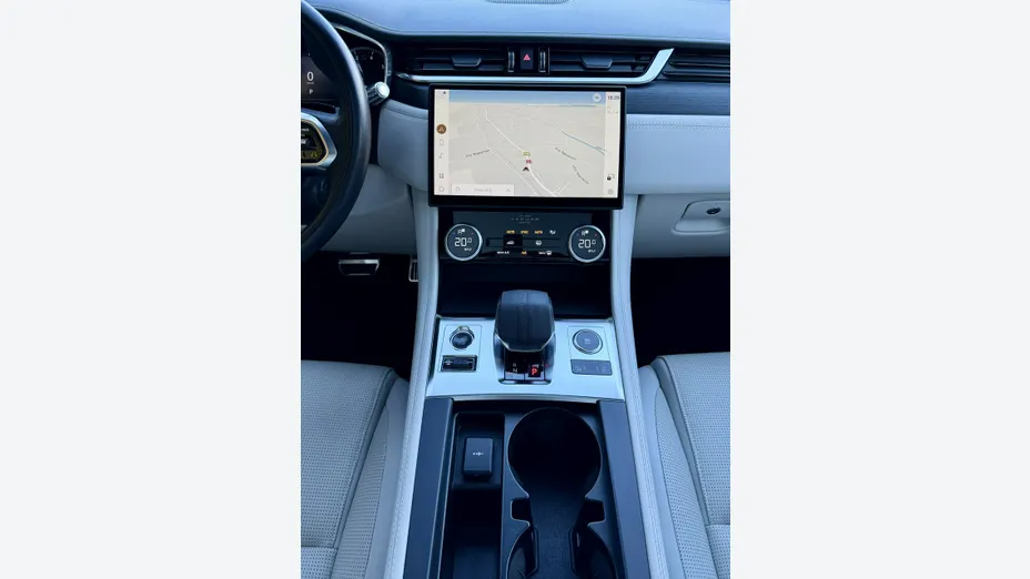 JAGUAR F-Pace -