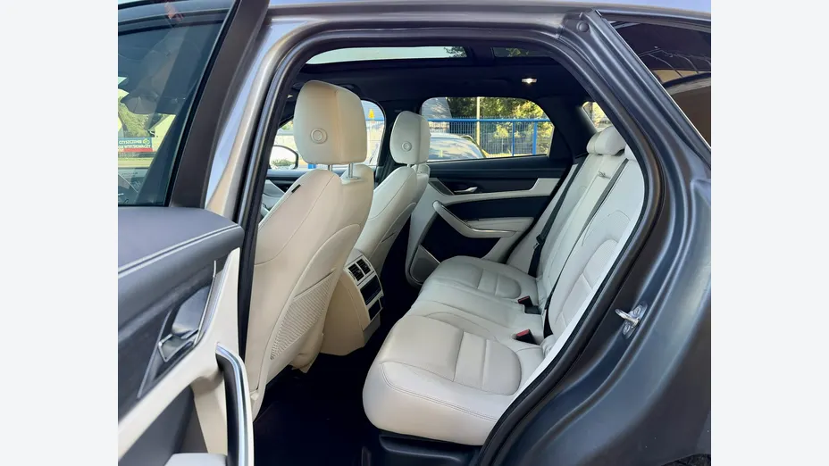JAGUAR F-Pace -