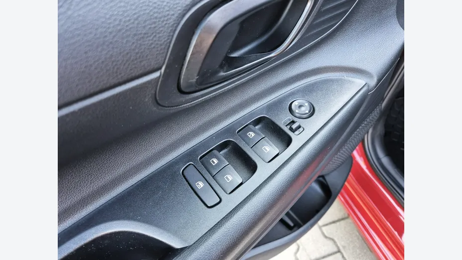 HYUNDAI i20 -