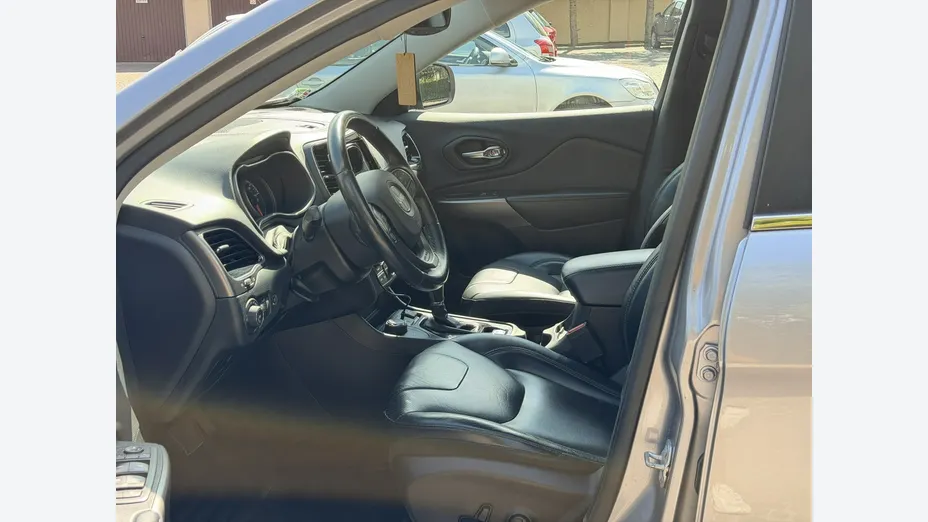 JEEP Cherokee -