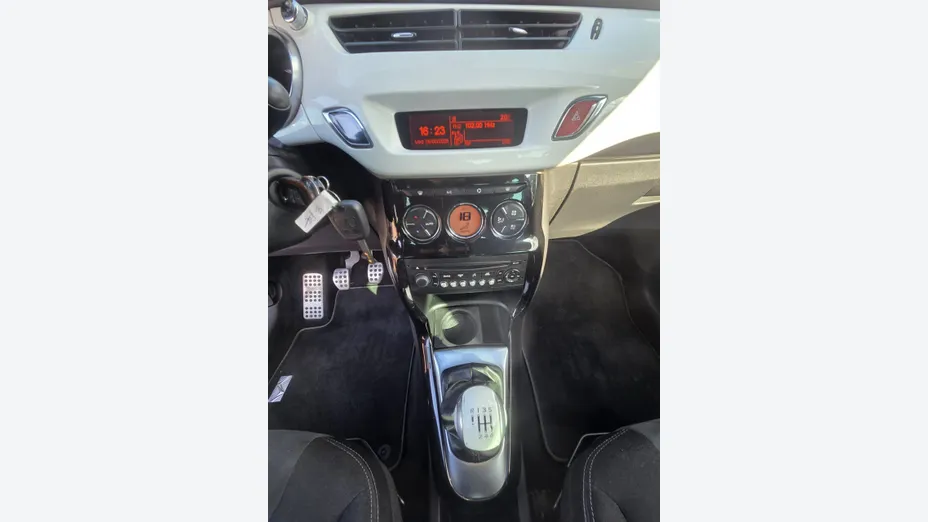 CITROEN DS3 -