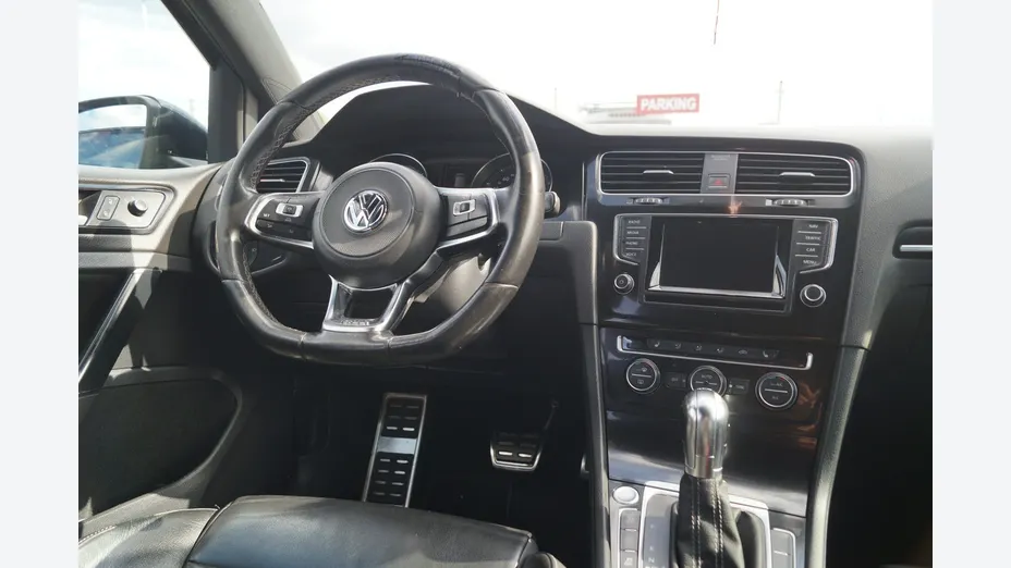 VOLKSWAGEN Golf -
