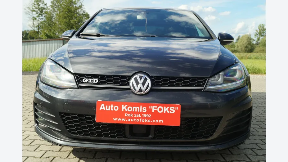 VOLKSWAGEN Golf -