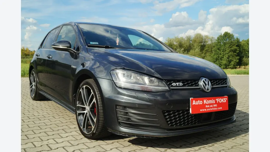 VOLKSWAGEN Golf -